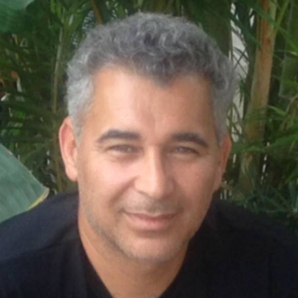 Profile Picture of Carlos Tavares (@carlostavares) on Poshmark