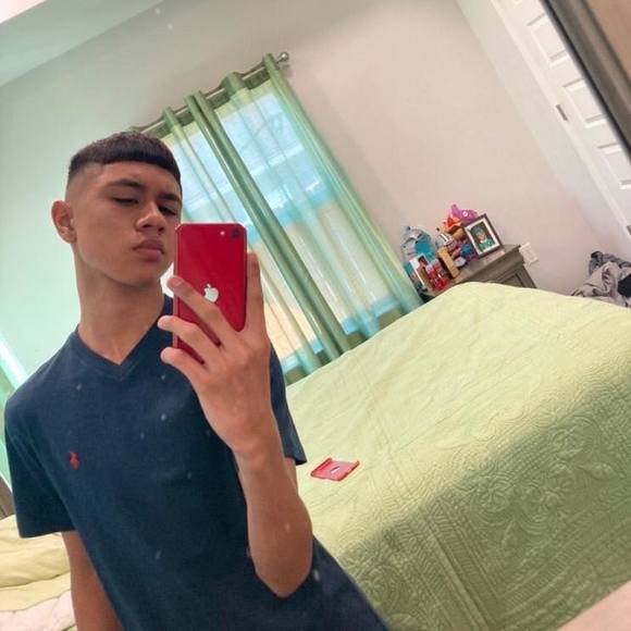 Profile Picture of Derek Lee (@dhdz2006) on Poshmark