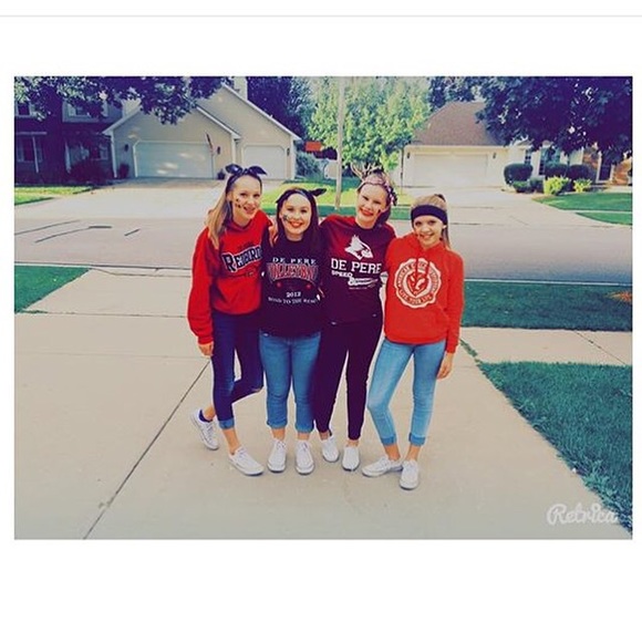 Profile Picture of Molly Hoyman (@mollyhoyman) on Poshmark