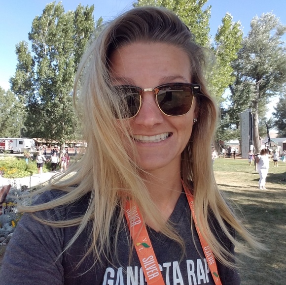 Profile Picture of Amanda Ring (@aring2) on Poshmark