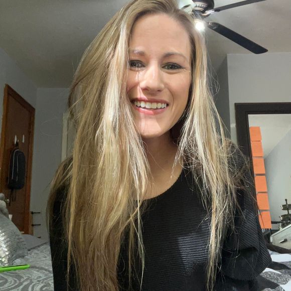 Shawna Ogle - Poshmark Profile Picture of Shawna Ogle (@teamfionah) on Poshmark