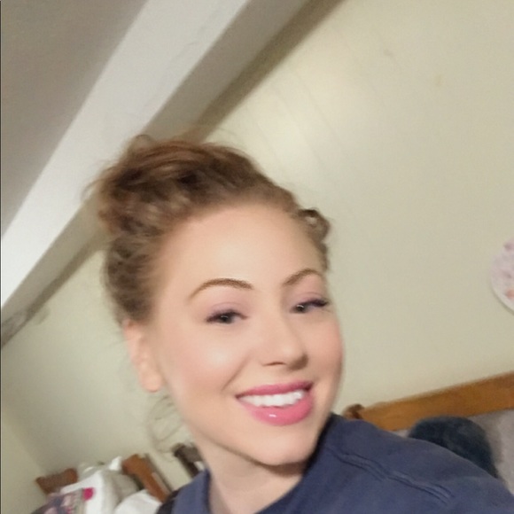 Profile Picture of Brianna Wickersham (@briannawickersh) on Poshmark