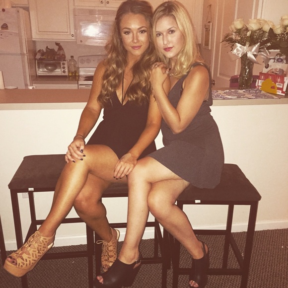 Profile Picture of Cailin Mclaughlin (@cailinm95) on Poshmark