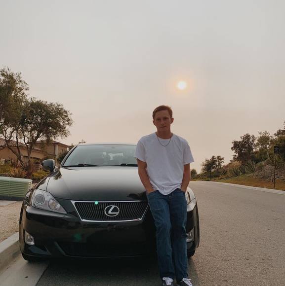 Profile Picture of Brett Piva (@brettpi) on Poshmark