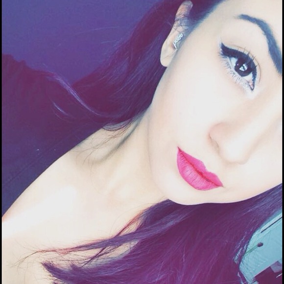 Profile Picture of Kim Chavarria (@kimch95) on Poshmark