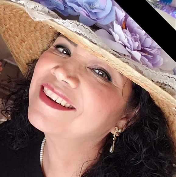 Profile Picture of Johanna Pelot (@johannapelot) on Poshmark