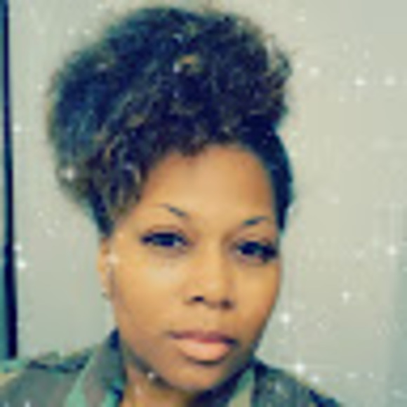 Profile Picture of Ladonna Smith (@paigelove4046) on Poshmark