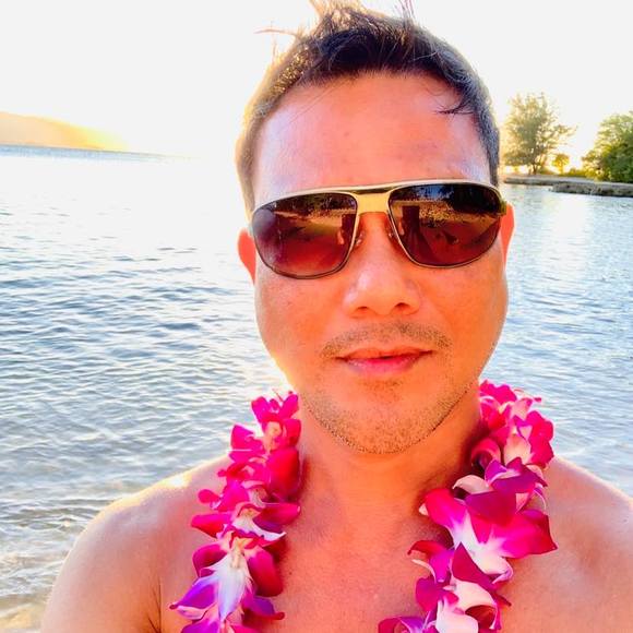 Profile Picture of Leo Manzano (@locoxur) on Poshmark