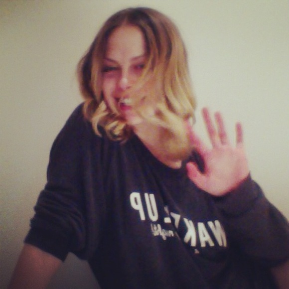 Profile Picture of Viktoria Kukis (@vicvicky954) on Poshmark