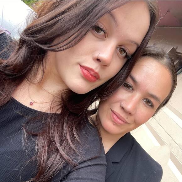 Profile Picture of Rachelle Gladish (@rachczin) on Poshmark