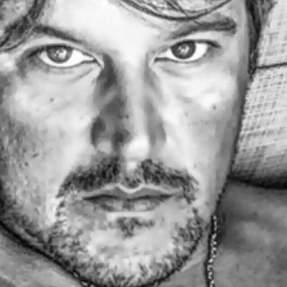 Profile Picture of Raymond Pratts (@raymond_pratts) on Poshmark