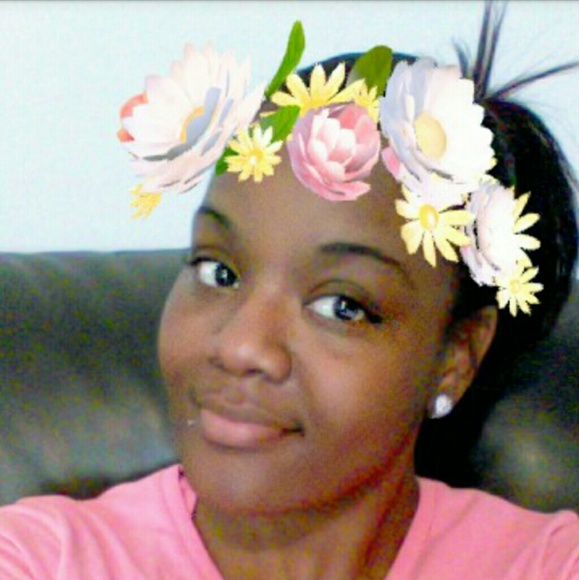 Profile Picture of Kamisha Henry (@msburkes31) on Poshmark