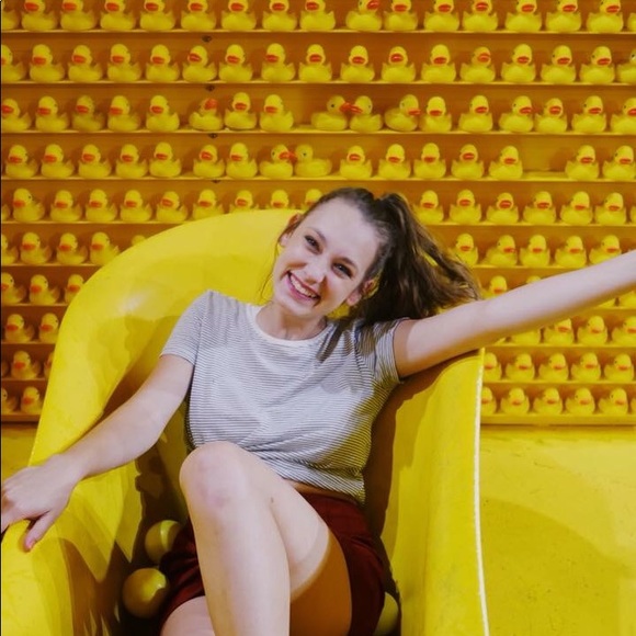 Profile Picture of Celyse Biesiada (@celyselynn) on Poshmark