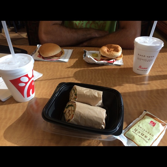 Profile Picture of Lauren Pelegreen (@pelegreenl) on Poshmark