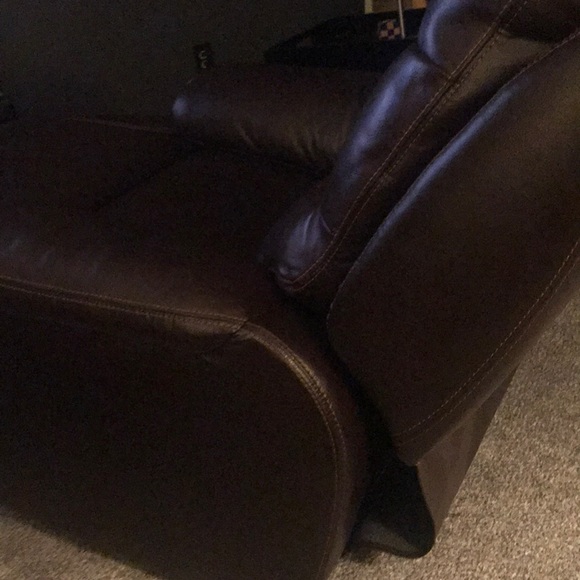 Profile Picture of Nick Samaras (@nsamaras) on Poshmark