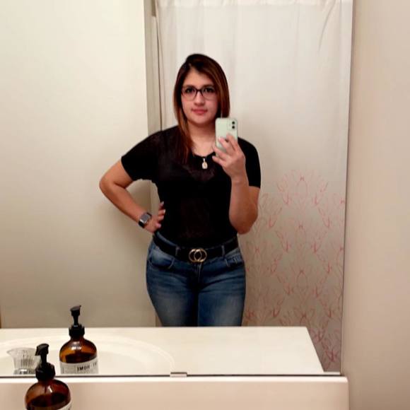 Profile Picture of Lissa Chenal (@lissachenal) on Poshmark