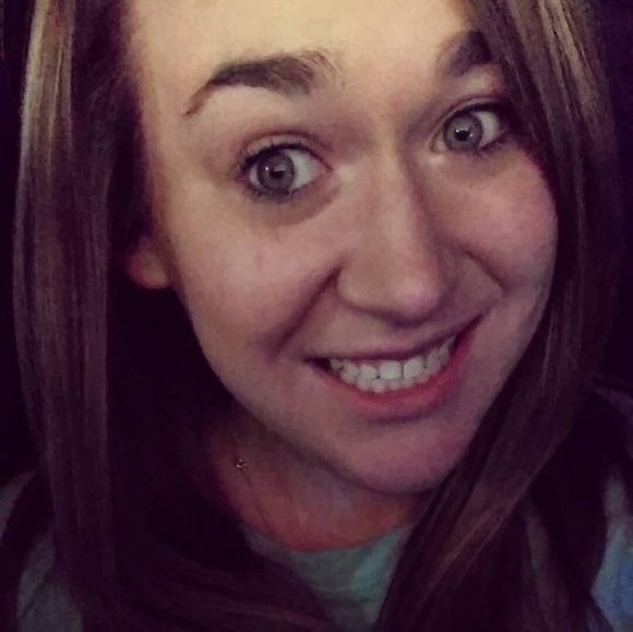 Profile Picture of Christina Bartoe (@chris_bartoe) on Poshmark