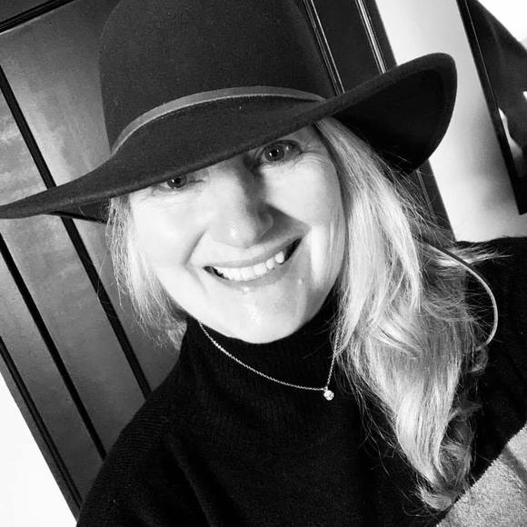 Profile Picture of Sandra Roginski (@sandraroginski) on Poshmark