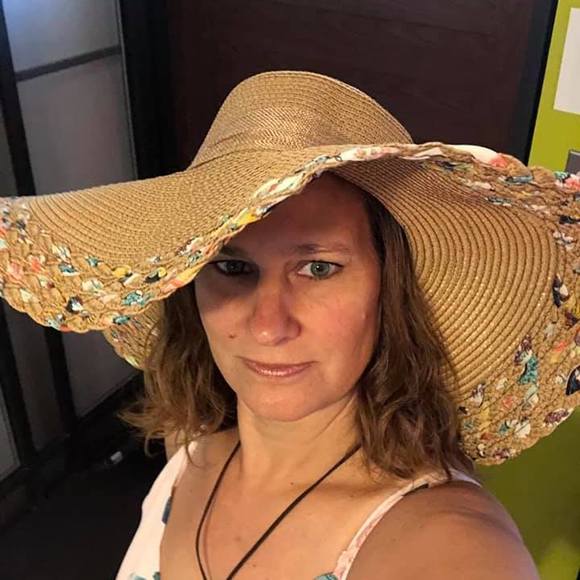 Profile Picture of Jodean Russell (@jodeanrussell) on Poshmark