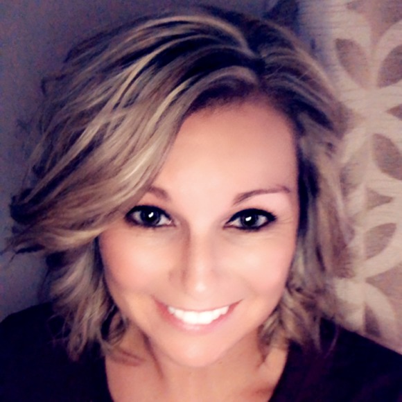 Profile Picture of Jenna Burr (@jennab0507) on Poshmark