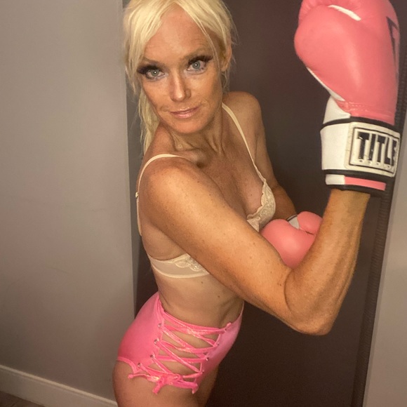 Profile Picture of Heatherdoll Tickner (@fit_doll) on Poshmark