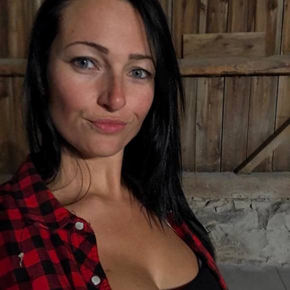 Profile Picture of Jessica Mailloux (@ikaracing) on Poshmark