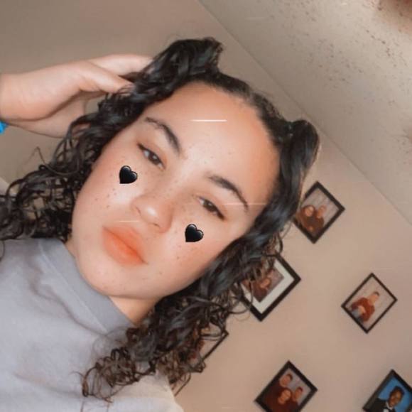 Profile Picture of Alexis Moody (@alexisleihalani) on Poshmark