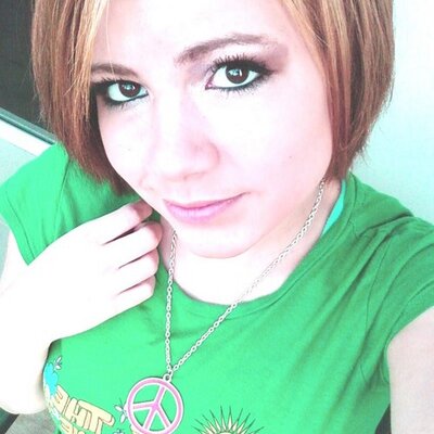 Profile Picture of Hilary (@hilary_renee) on Twitter