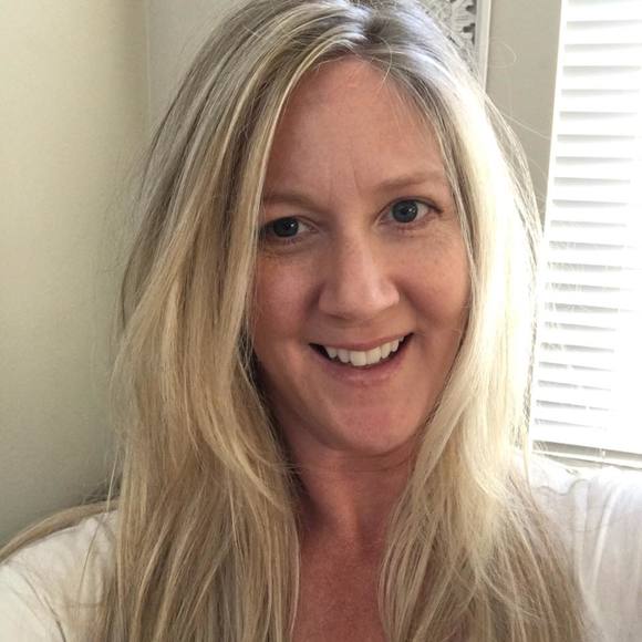 Profile Picture of Pam Curtis (@shabbychictoo) on Poshmark