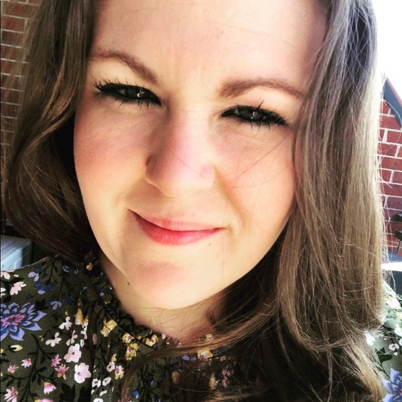 Profile Picture of Cassandra Shaw (@cassies1020282) on Poshmark