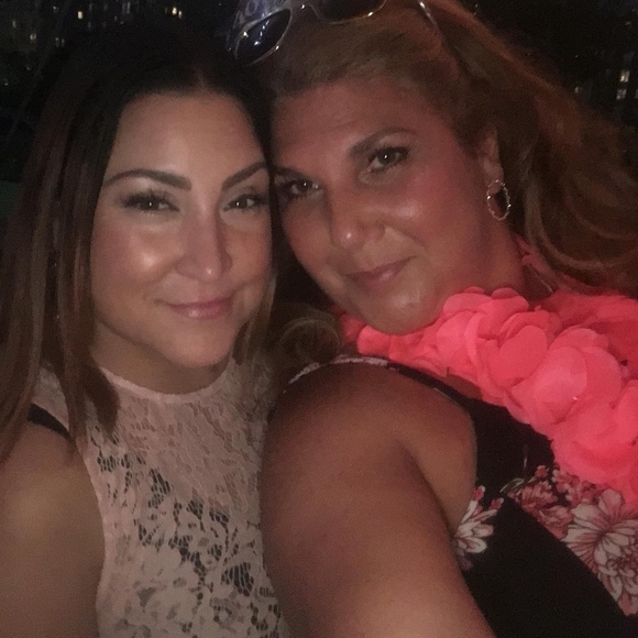 Profile Picture of Toni Auriemma (@tonigirl508) on Poshmark