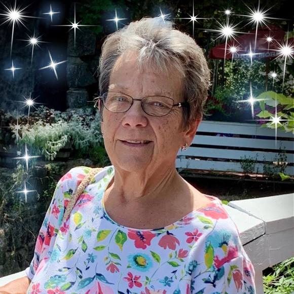 Profile Picture of Linda Kiskaden (@lindavachon) on Poshmark