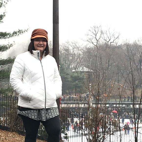 Profile Picture of Janet Mlakar (@oprema) on Poshmark