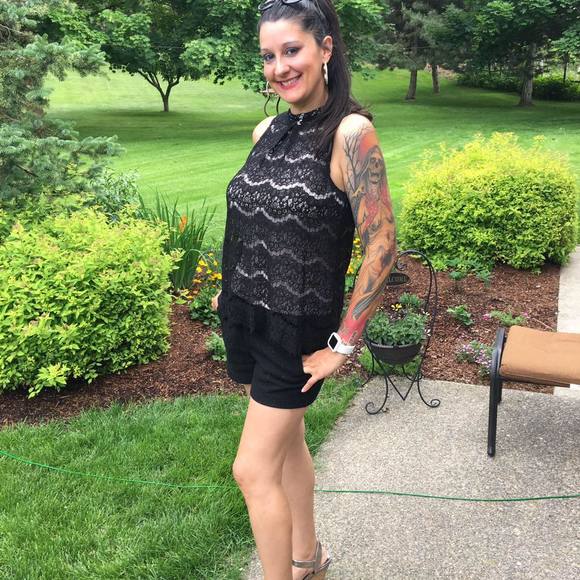 Profile Picture of Nicole Bitonti (@twinmomnic) on Poshmark