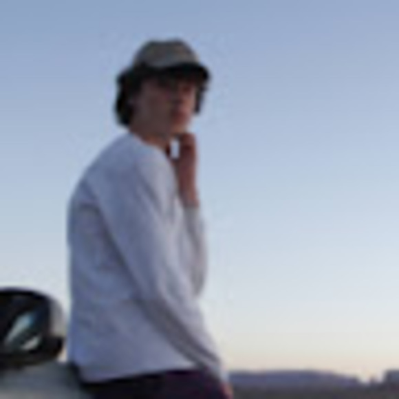 Profile Picture of George Janssen (@georgejanssen) on Poshmark