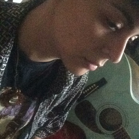 Profile Picture of Melissa Graulich (@_melrose_) on Poshmark