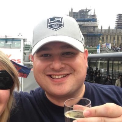 Profile Picture of Tony (@DSFrankVickers) on Twitter