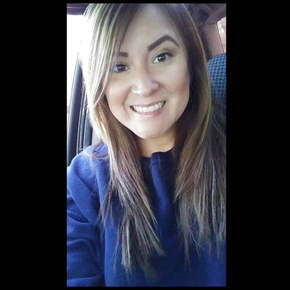 Profile Picture of Cynthia Alvarado (@1980gueraleos) on Poshmark
