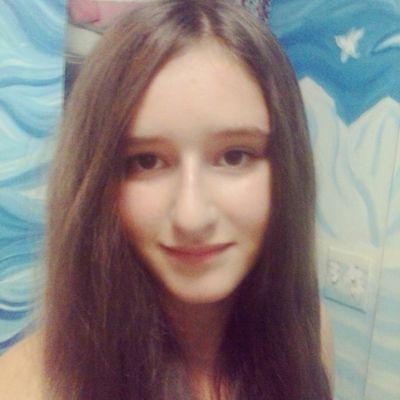 Profile Picture of Julia Holcomb (@JpotatoJ) on Twitter