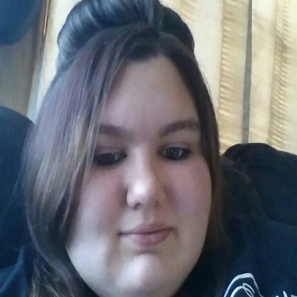 Profile Picture of Alex Pettit (@babygirlpettit) on Poshmark