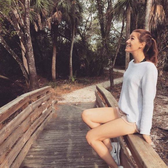 Profile Picture of Jordin Forgays (@jordinmichellee) on Poshmark