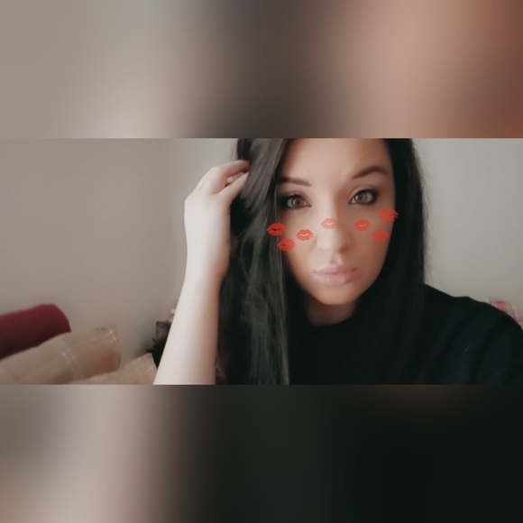 Profile Picture of Lea Steele (@steeleinc5) on Poshmark