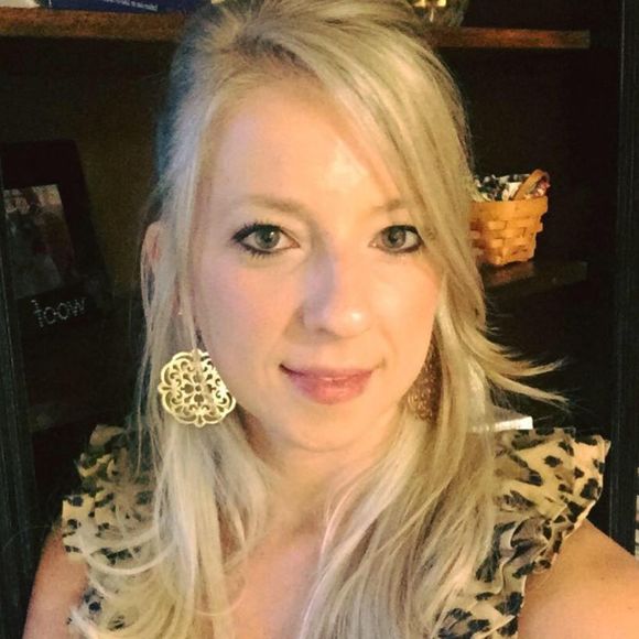 Profile Picture of Stacey James (@jamesstac) on Poshmark