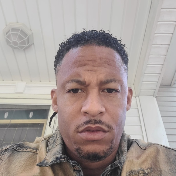 Profile Picture of Dwayne Luke (@dwayneluke) on Poshmark