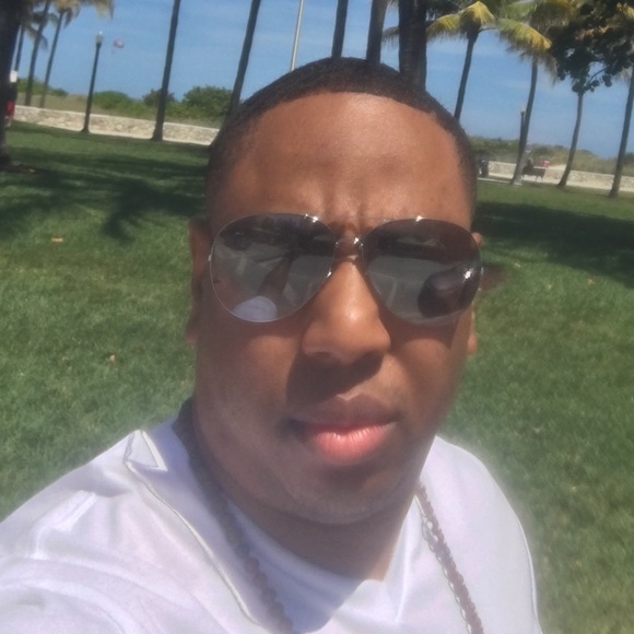 Profile Picture of Gabriel Harrell (@gabrielcharrell) on Poshmark