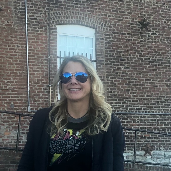 Profile Picture of Karen Hanflink (@ka15ren) on Poshmark