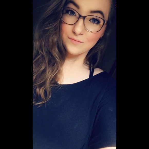 Profile Picture of Kalee Thompson (@kaleethomps) on Poshmark