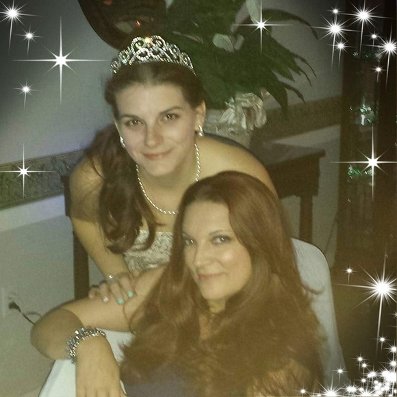 Profile Picture of Michelle Glennie (@blugrl415) on Poshmark