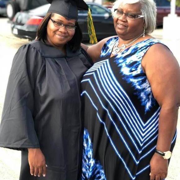 Profile Picture of Diana Sanderford (@lovelyd52) on Poshmark