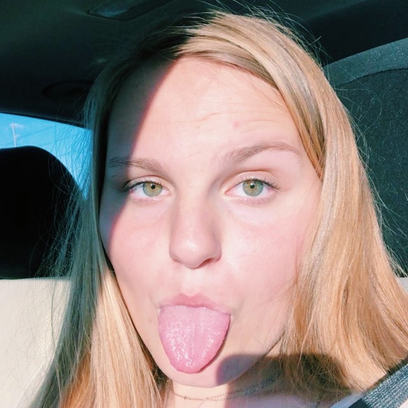 Profile Picture of Jessica Largen (@jmlargen) on Poshmark